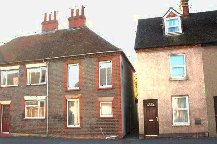2 Bedroom Semi-Detached House To Rent In Chapel Street, Thatcham, RG18