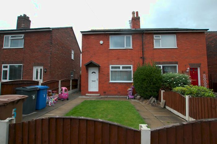 2 Bedroom Semi-Detached House To Rent In Deacon Avenue, Swinton, Manchester, M27