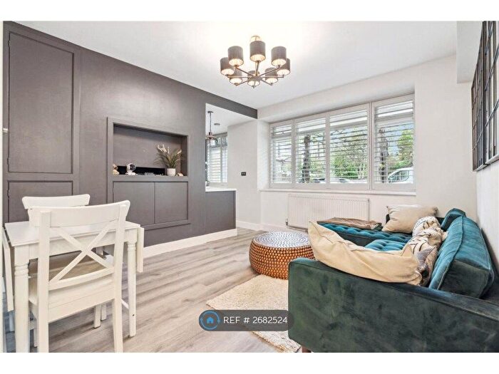 2 Bedroom Flat To Rent In Maida Vale, London, W9