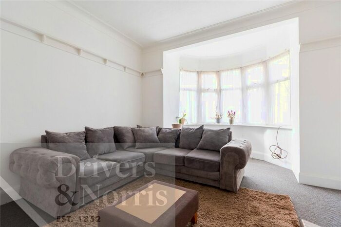 3 Bedroom Semi-Detached House To Rent In Colney Hatch Lane, Muswell Hill, London, N10