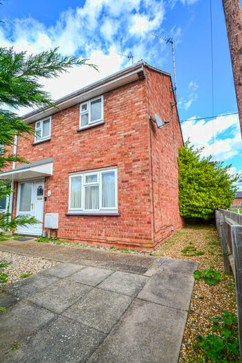 4 Bedroom Semi-Detached House To Rent In Beales Way, Cambridge, CB4