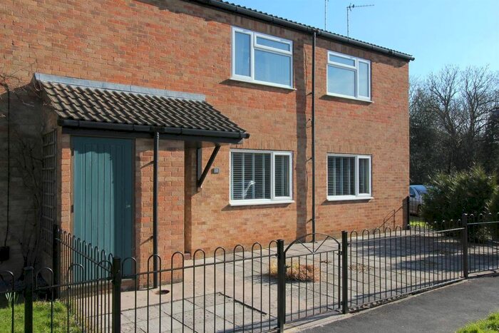 2 Bedroom Flat To Rent In Nuthatch Gardens, Bristol, BS16