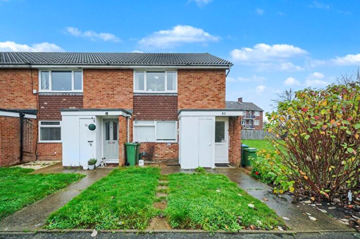 1 Bedroom Ground Maisonette For Sale In Willowhayne Drive, Walton-on-Thames, KT12