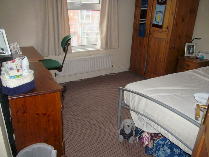 3 Bedroom Terraced House To Rent In Brighton Road, Reading, Berkshire, RG6