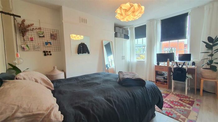 3 Bedroom Flat To Rent In Una House, Prince Of Wales Road, London, NW5