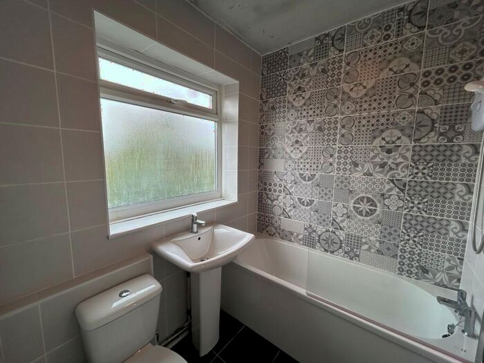 1 Bedroom Flat To Rent In Old Hall Court, Old Hall Road, Sale, M33