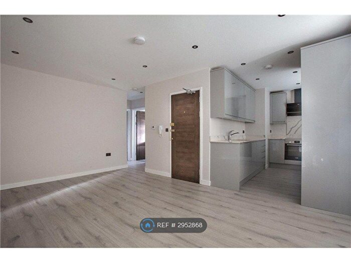2 Bedroom Flat To Rent In Wentworth Park, London, N3