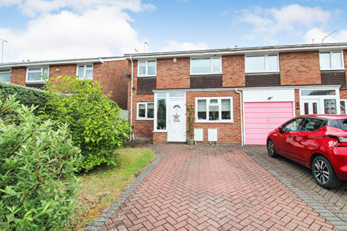 3 Bedroom Semi-Detached House For Sale In Chatsworth Road, Farnborough, GU14