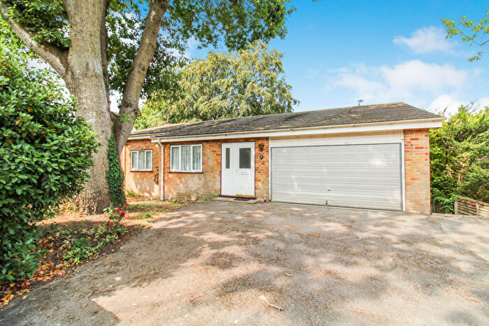 4 Bedroom Detached House For Sale In Church Avenue, Farnborough, GU14