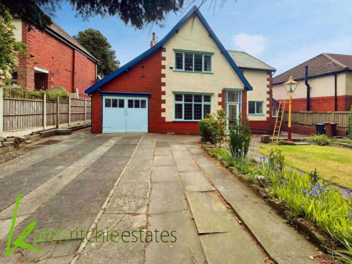 3 Bedroom Detached House For Sale In New Hall Lane, Bolton, BL1