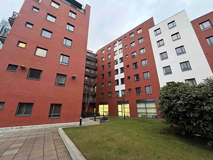 2 Bedroom Apartment To Rent In City Gate, Blantyre Street, M15