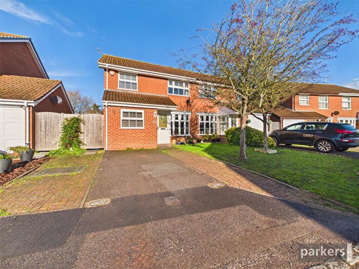 3 Bedroom Semi Detached House For Sale In Fordham Way, Lower Earley, Reading, Berkshire, RG6
