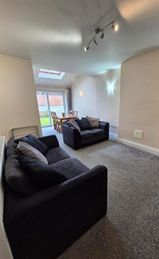 4 Bedroom Mews To Rent In The Grange, Manchester, M14