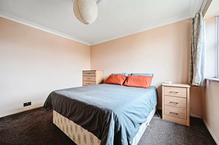 2 Bedroom Flat For Sale In Earley / Shinfield, Berkshire, RG6