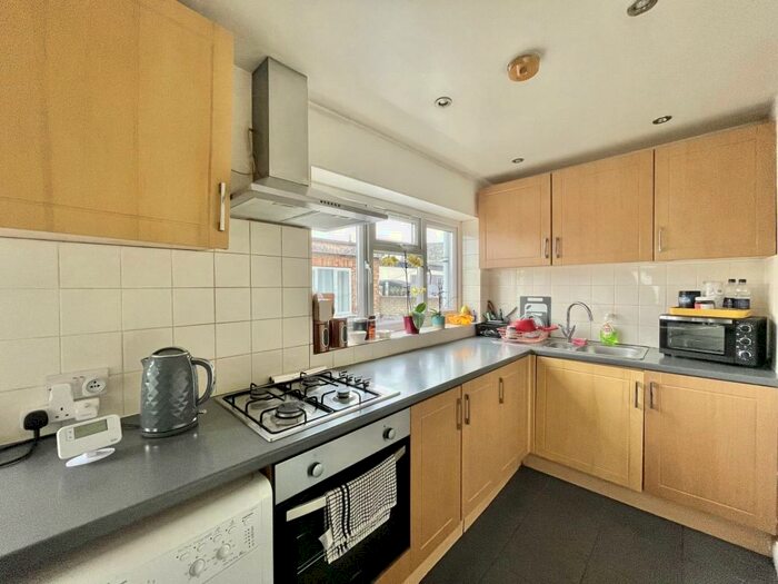 2 Bedroom Flat To Rent In King Street, Gravesend, DA12