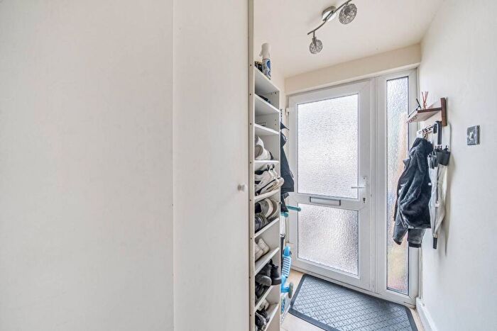 2 Bedroom Flat For Sale In The Avenue, Tottenham, London, N17