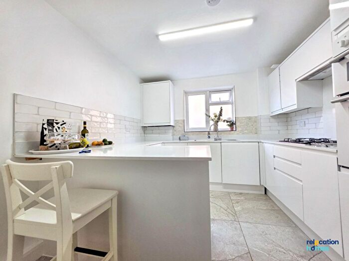 2 Bedroom Flat For Sale In Flat, Parkside Court, London, N22