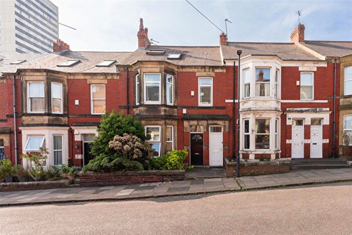 4 Bedroom Flat For Sale In Wolseley Gardens, Jesmond, Newcastle Upon Tyne, NE2
