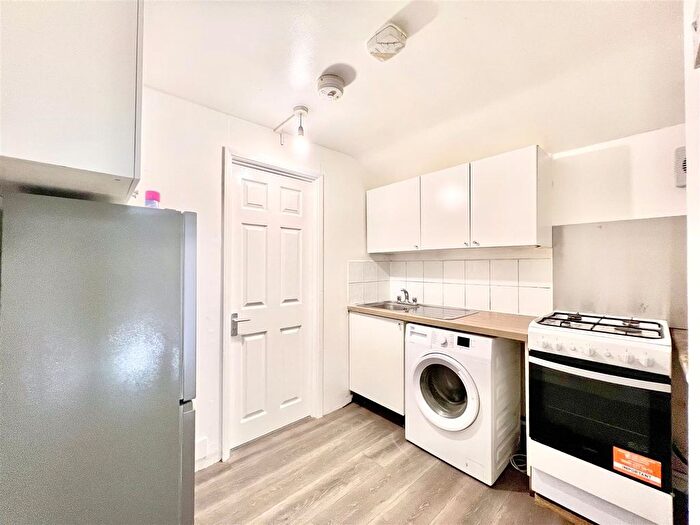 2 Bedroom Flat To Rent In Montague Road, Hounslow, TW3