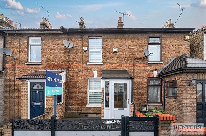 2 Bedroom Terraced House For Sale In Manor Road, Erith, DA8