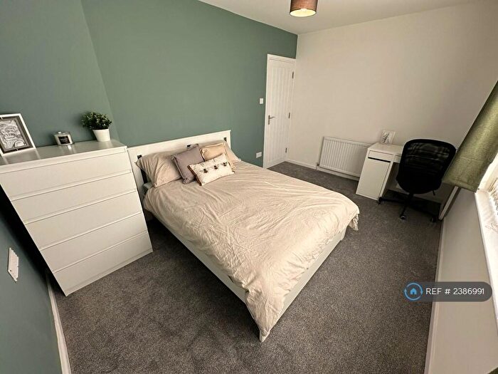 4 Bedroom Semi-Detached House To Rent In Brangwyn Grove, Bristol, BS7