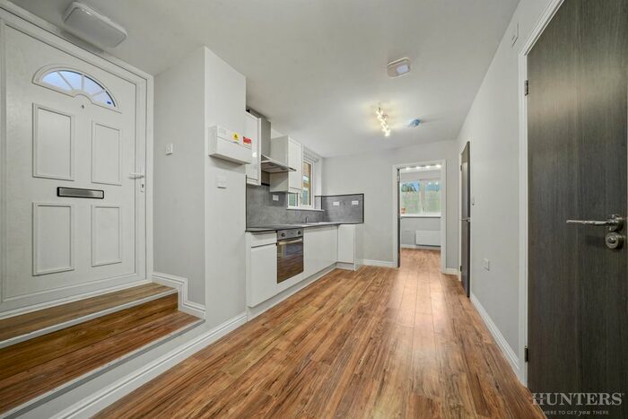 3 Bedroom Flat To Rent In Lordship Lane, London, N17