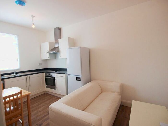 2 Bedroom Flat To Rent In Green Lanes, Manor House, N4