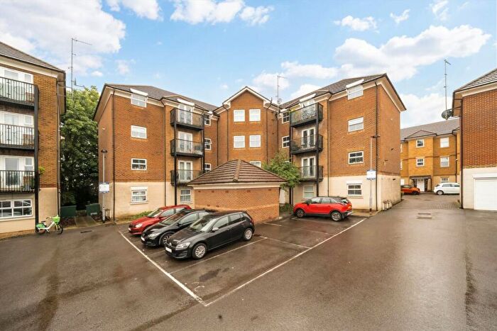 2 Bedroom Flat For Sale In Coppetts Road, London, N10