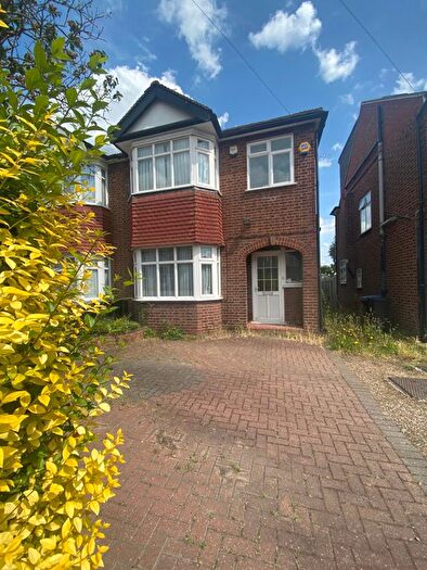 3 Bedroom Terraced House To Rent In Amberley Road, Enfield, EN1