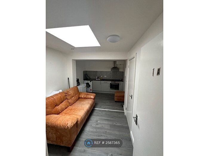 1 Bedroom Flat To Rent In Henton Road, Leicester, LE3