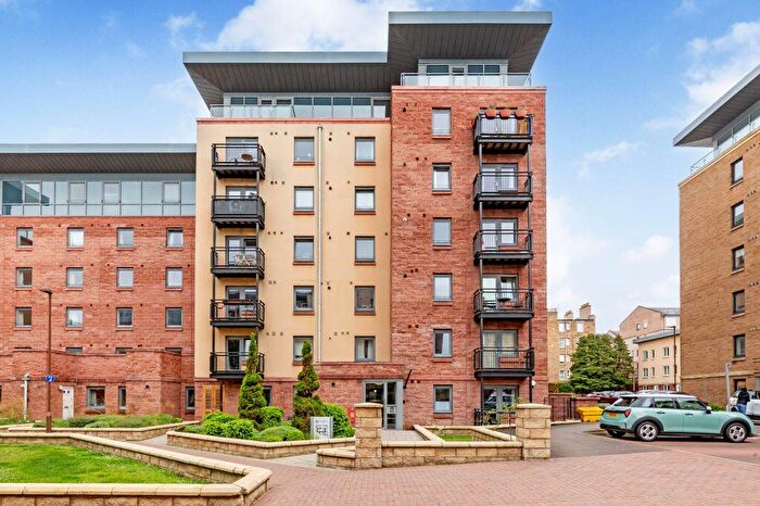 3 Bedroom Flat For Sale In / Slateford Gait, Slateford, Edinburgh, EH11