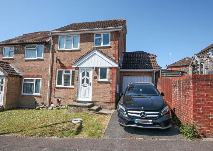 3 Bedroom Semi Detached House For Sale In Bracklesham Close, Sholing, SO19