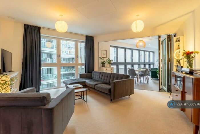 3 Bedroom Flat To Rent In District Court, London, E1