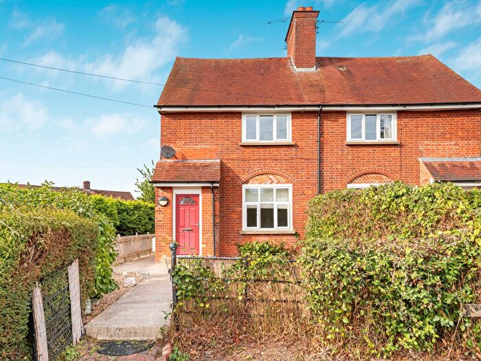 3 Bedroom Semi-Detached House For Sale In Blakes Road, Reading, RG10