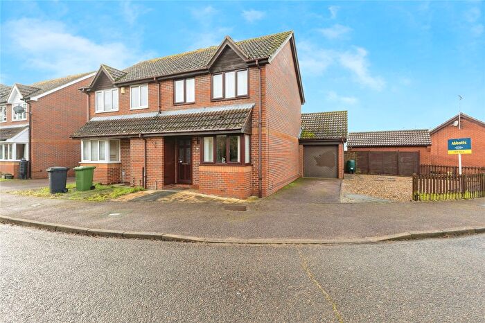 3 Bedroom Semi Detached House For Sale In Ellison Close, Attleborough, Norfolk, NR17