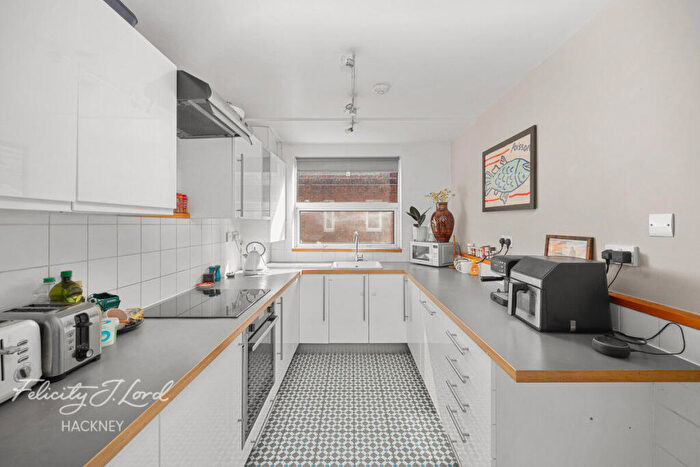 3 Bedroom Terraced House For Sale In Rochford Walk, London, E8