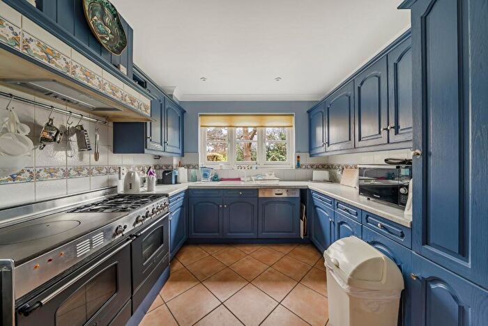 4 Bedroom Detached House For Sale In Postmill Close, Croydon, CR0