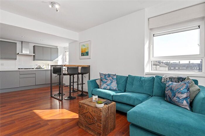 2 Bedroom Apartment To Rent In City View House, Bethnal Green Road, London, E2