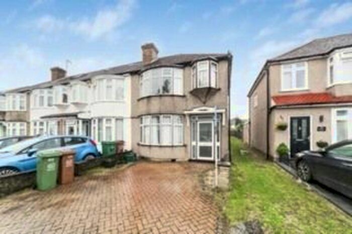 3 Bedroom Detached House To Rent In Brocks Drive, North Cheam, Sutton, SM3