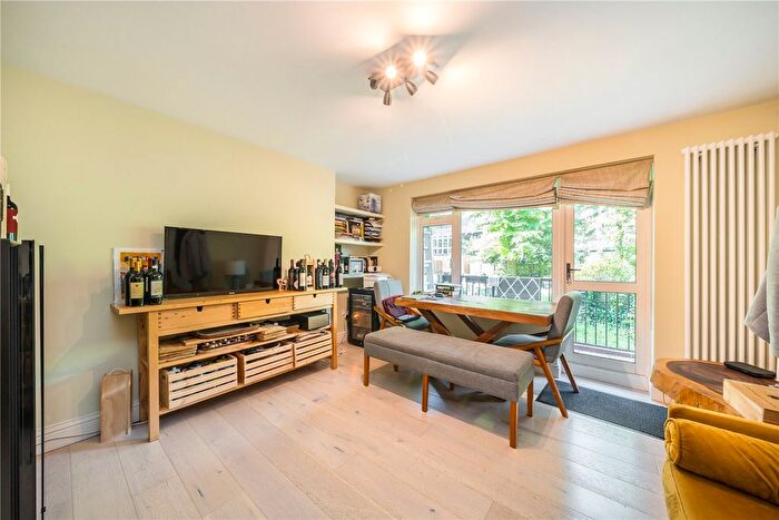 2 Bedroom Flat To Rent In Aldridge Road Villas, London, W11