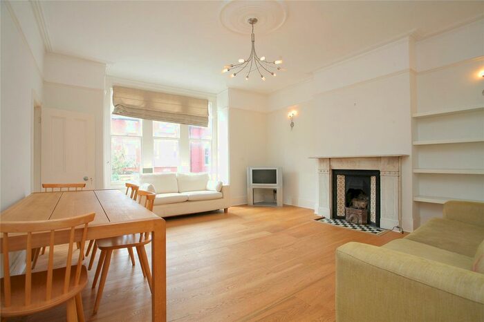 2 Bedroom Flat To Rent In Drakefield Road, London, SW17