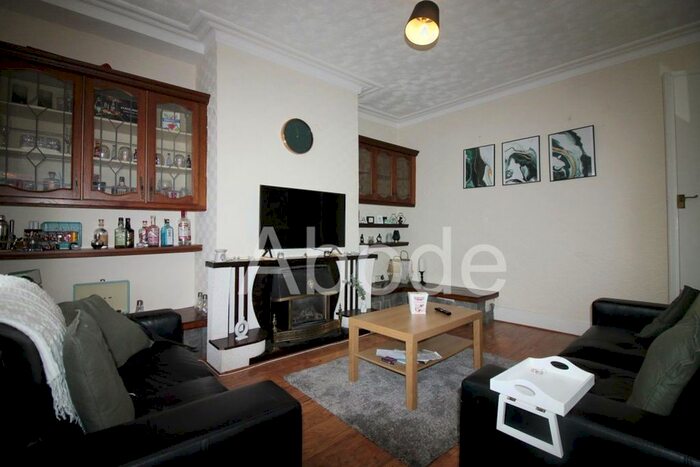 2 Bedroom Property To Rent In Bankfield Terrace, Leeds, West Yorkshire, LS4