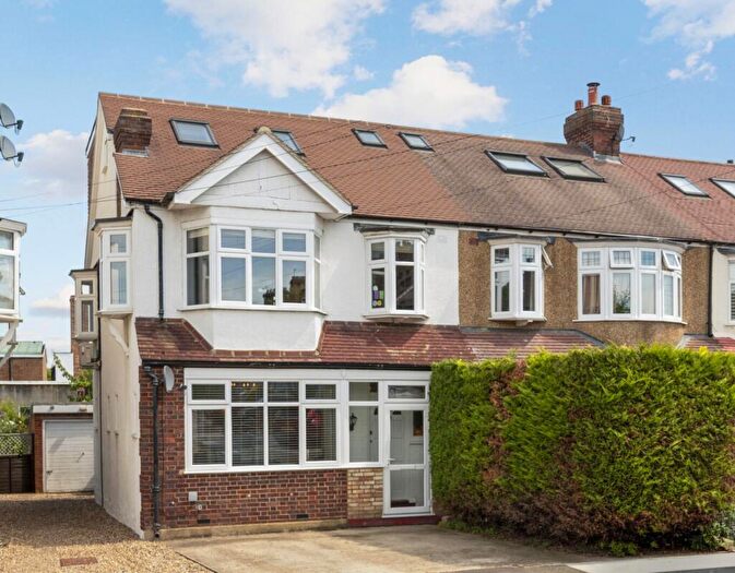4 Bedroom End Of Terrace House For Sale In Cherrywood Lane, Morden, SM4