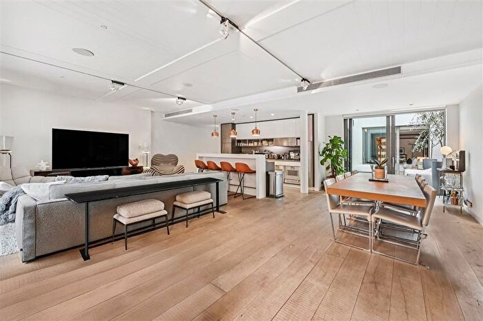 2 Bedroom Flat For Sale In Oxford Street, Soho, W1D