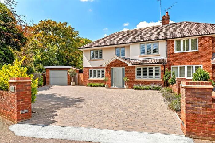 4 Bedroom Semi Detached House For Sale In Ellenbrook Crescent, Hatfield, AL10