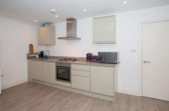 1 Bedroom Apartment For Sale In Park Mount, Harpenden, Hertfordshire, AL5