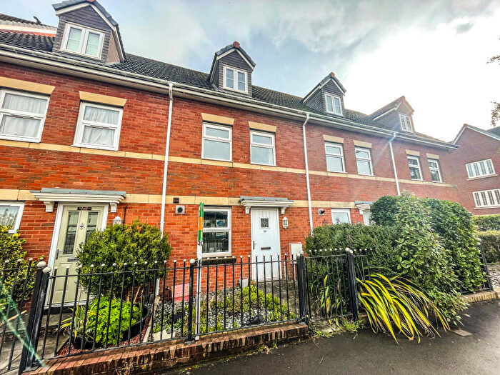 3 Bedroom Town House To Rent In Caerphilly Road, Llanishen, Cardiff, CF14