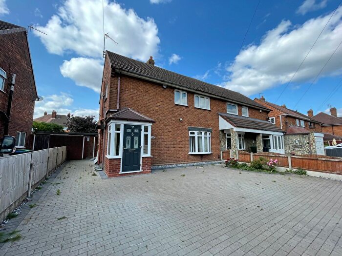 3 Bedroom Semi-Detached House To Rent In Woden Road South, Wednesbury, WS10