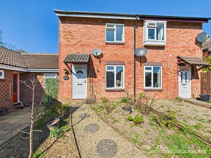 3 Bedroom Terraced House For Sale In Mulberry Court, Frome, BA11