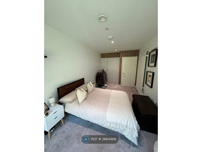 2 Bedroom Flat To Rent In Tennyson Apartments, Croydon, CR0